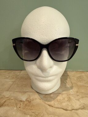 Longchamp Black Cat-Eye Sunglasses with Gradient Lenses